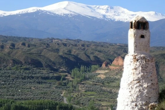 Slapen in de geborgenheid van een grot ES-18517-05_Casa Cueva Lopera_grotwoning_slaapkamer_wintersport_Spanje_Sierra Nevada_Belvilla vakantiehuizen