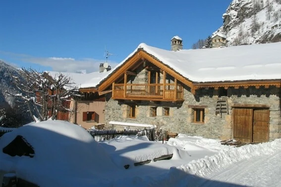 Slapen in de geborgenheid van een grot ES-18517-05_Casa Cueva Lopera_grotwoning_slaapkamer_wintersport_Spanje_Sierra Nevada_Belvilla vakantiehuizen