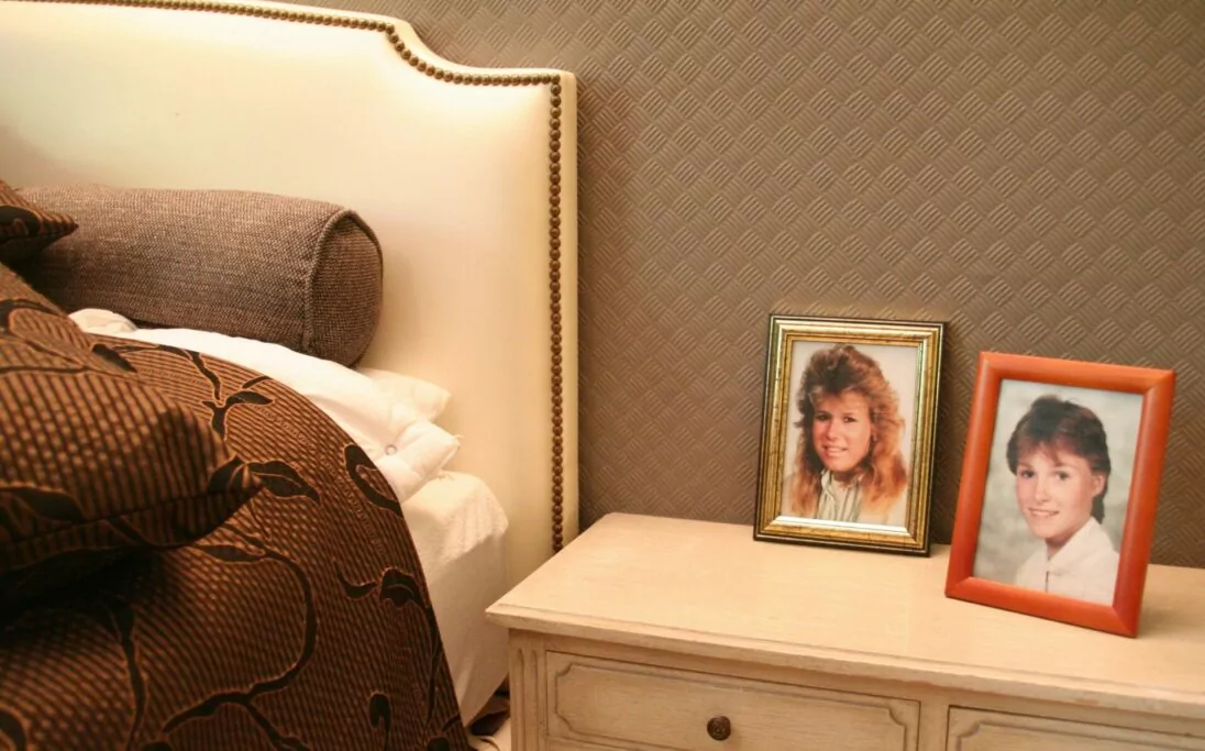 De oud-klasgenoten tafelen in de ruime eetkamer BE-4960-153 | Les Trôs Marets_Ardennen_België_Belvilla vakantiehuizen