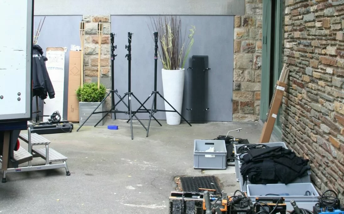 De oud-klasgenoten tafelen in de ruime eetkamer BE-4960-153 | Les Trôs Marets_Ardennen_België_Belvilla vakantiehuizen