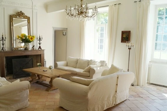 FR-47410-01_La Dame à l’Hermine_eetkamer_Dordogne_Belvilla vakantiehuizen