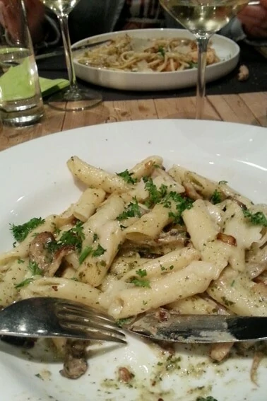 De zelfgemaakte tapas vullen de tafel van ons vakantiehuis tapas_Brugge_vakantiehuis In 't Reitje_Belvilla vakantiehuizen