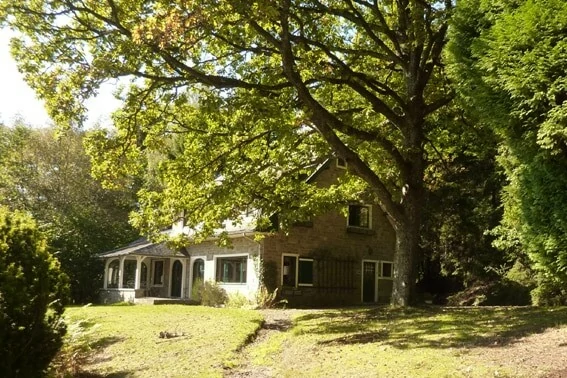 Even iets anders dan racen? Het biljart wacht op je in dit groepshuis! BE-4970-62_La Pole Position_biljart_Spa-Francorchamps_Belvilla vakantiehuizen