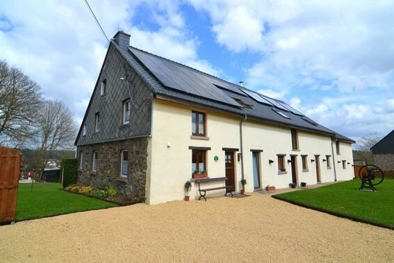 Even iets anders dan racen? Het biljart wacht op je in dit groepshuis! BE-4970-62_La Pole Position_biljart_Spa-Francorchamps_Belvilla vakantiehuizen