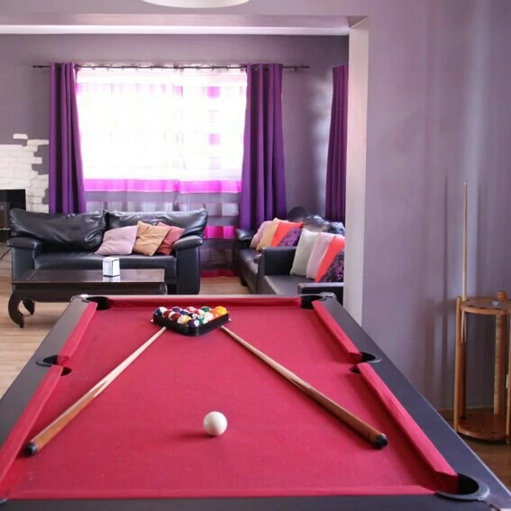 Even iets anders dan racen? Het biljart wacht op je in dit groepshuis! BE-4970-62_La Pole Position_biljart_Spa-Francorchamps_Belvilla vakantiehuizen