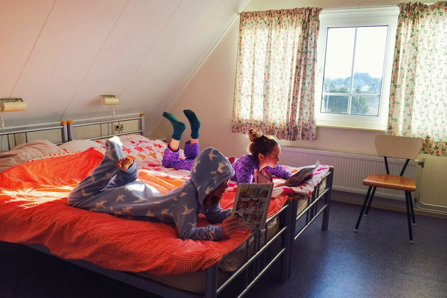 vakantiehuis Rixt Ameland Buren speeltoestel schommel Belvilla vakantiehuizen