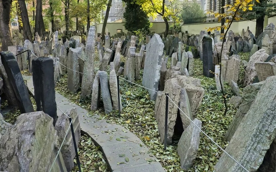 old-jewish-cemetry