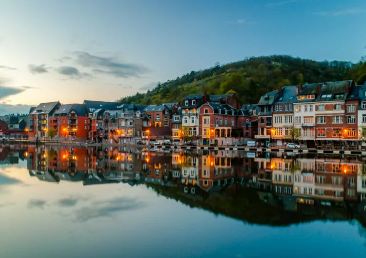 Dinant in de avond