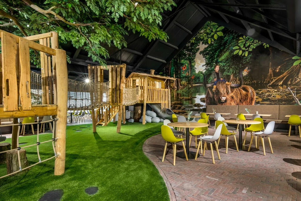 Binnenspeeltuin vakantiepark Schaijk