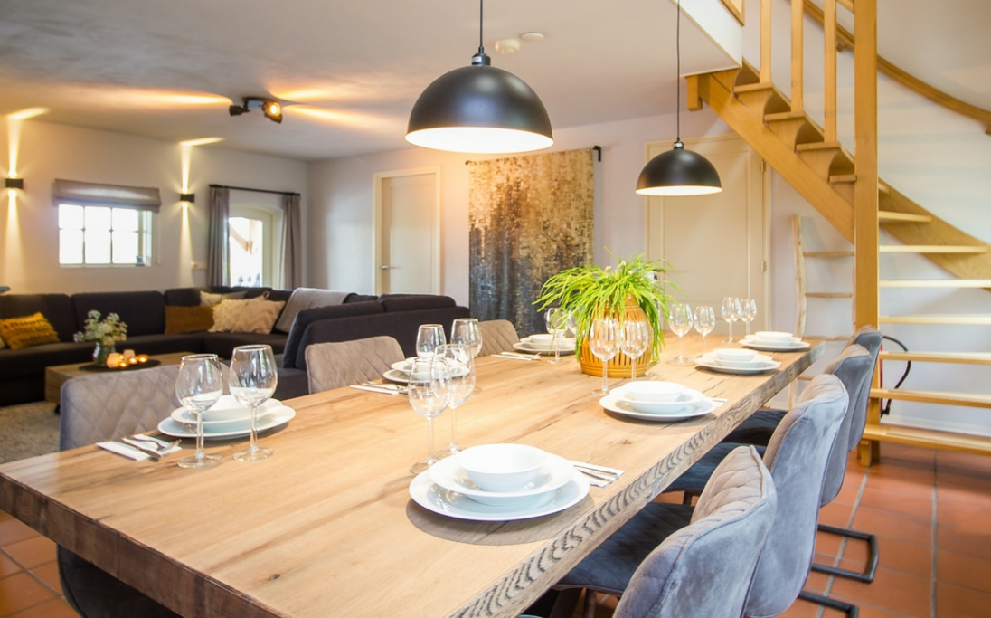 De mooiste dinertafels in een vakantiehuis voor de kerstdagen