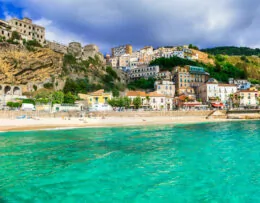 strand in Calabrië, Italië
