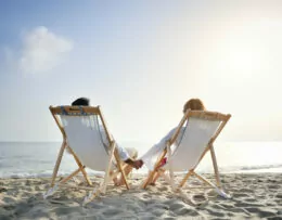 Romantisch koppel op het strand