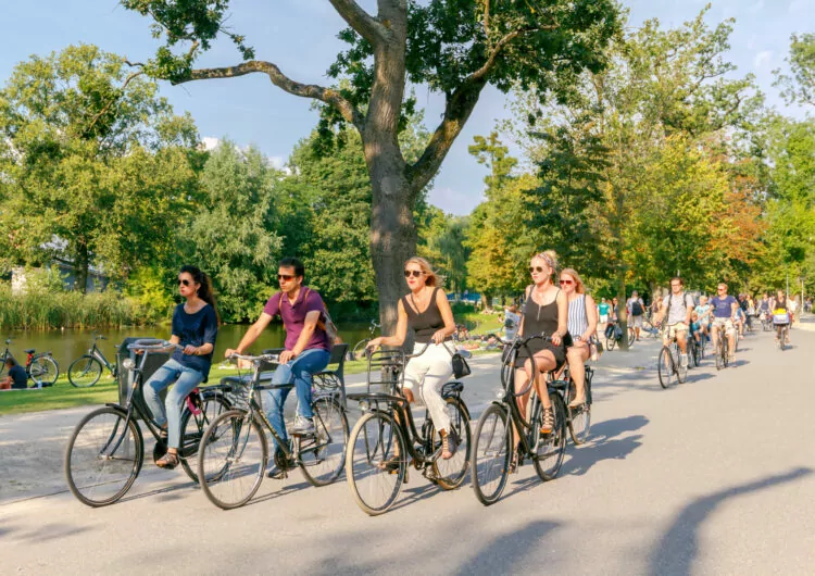 fietsers in het Vondelpark