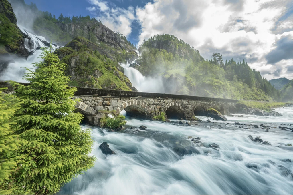 Latefossen waterval in Noorwegen
