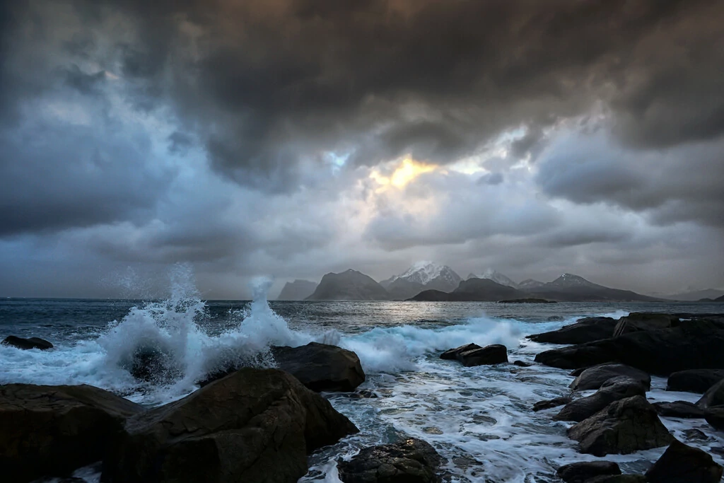 stormlucht boven zee