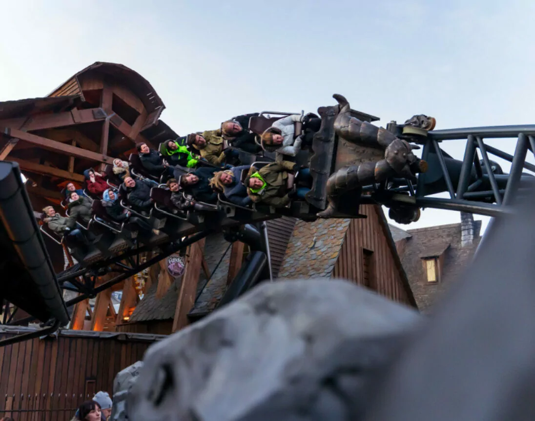 Achtbaan in Winter pretpark Phantasialand