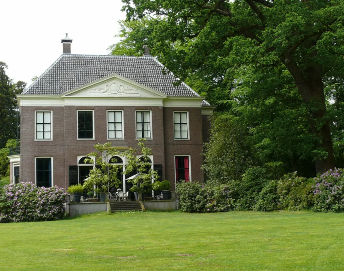 luxe villa met grote tuin in Nederland