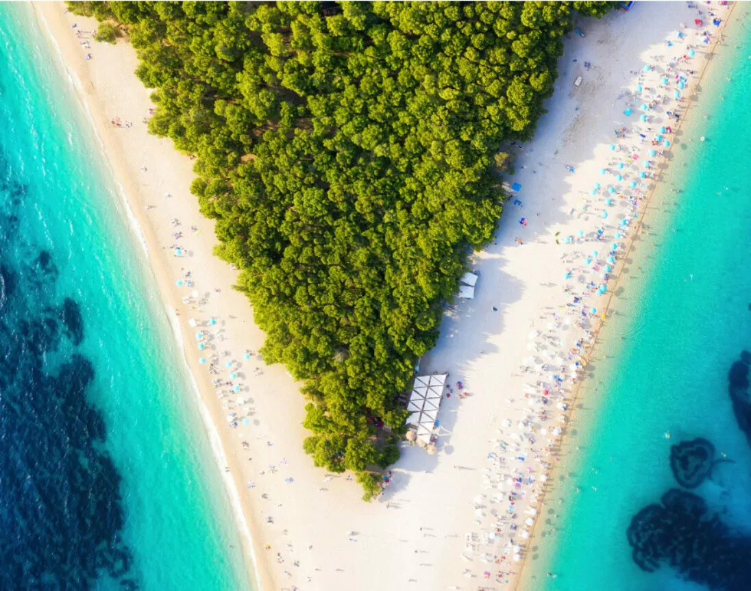 Strand van Zlatni Rat in Kroatië