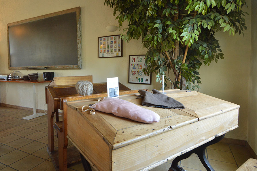 groepshuis schoolbank school Ardennen Belvilla vakantiehuizen