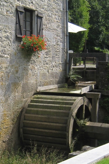 Waterrad of waterrat ;) - vroegere watermolens staan nog steeds vaak aan het water BE-5680-01_Le Moulin de Soulme_België_Ardennen_watermolen_waterrad_Belvilla vakantiehuizen