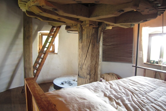 Ook van binnen is De Reus van Horebeke nog duidelijk een molen BE-9667-05_De Reus van Horebeke_slaapkamer_België_Oost-Vlaanderen_Belvilla vakantiehuizen