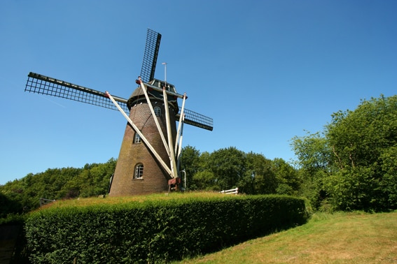 Eén van de weinige Nederlandse molens waar je kan wonen NL-6617-01_De Verrekijker_exterieur_Belvilla vakantiehuizen