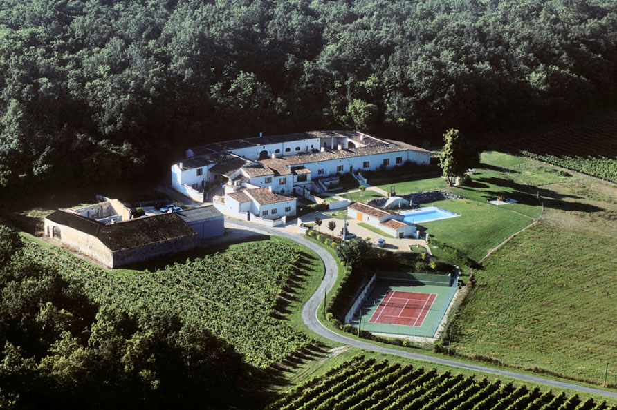 vakantiedomein_Charente_Domaine de Saint Preuil_zwembad_tennisbaan_Belvilla vakantiehuizen