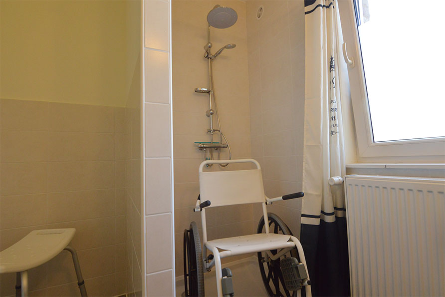 douchestoel aangepaste badkamer Ardennen Belvilla vakantiehuizen