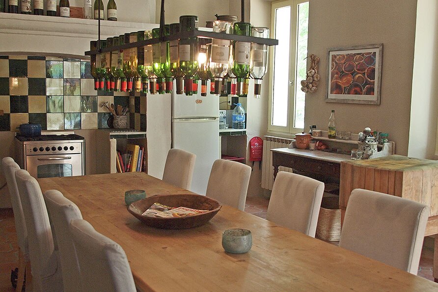 eetkamer keuken wijngoed Zuid-Frankrijk Belvilla vakantiehuizen
