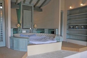 gîte stadsmuur Bonnieux Zuid-Frankrijk slaapkamer Belvilla vakantiehuizen