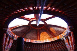 Mongoolse yurt Friesland Nederland gat dak Belvilla vakantiehuizen