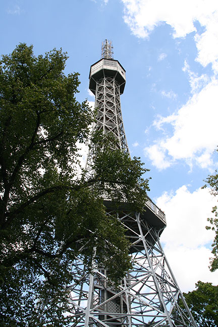 Petríntoren Eiffeltoren Praag stedentrip met kinderen Belvilla vakantiehuizen