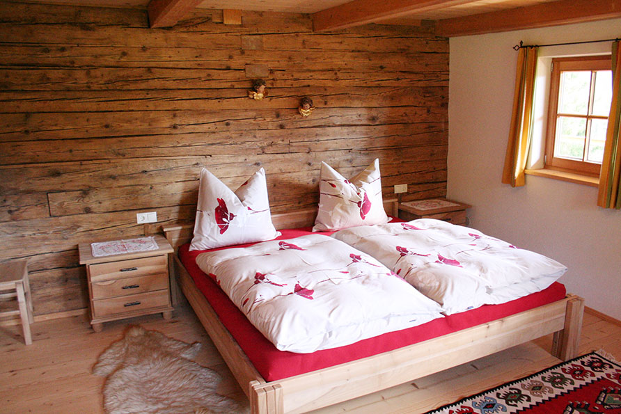boerderij slaapkamer Hopfgarten im Brixental Tirol Oostenrijk Belvilla vakantiehuizen