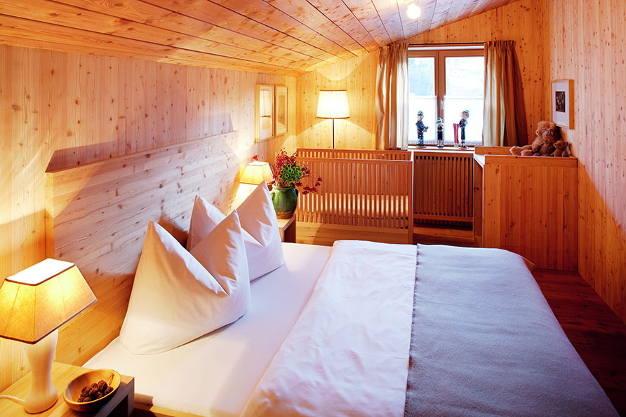 Brizerhaus boerderij slaapkamer 2 Tirol Oostenrijk wintersport Belvilla vakantiehuizen