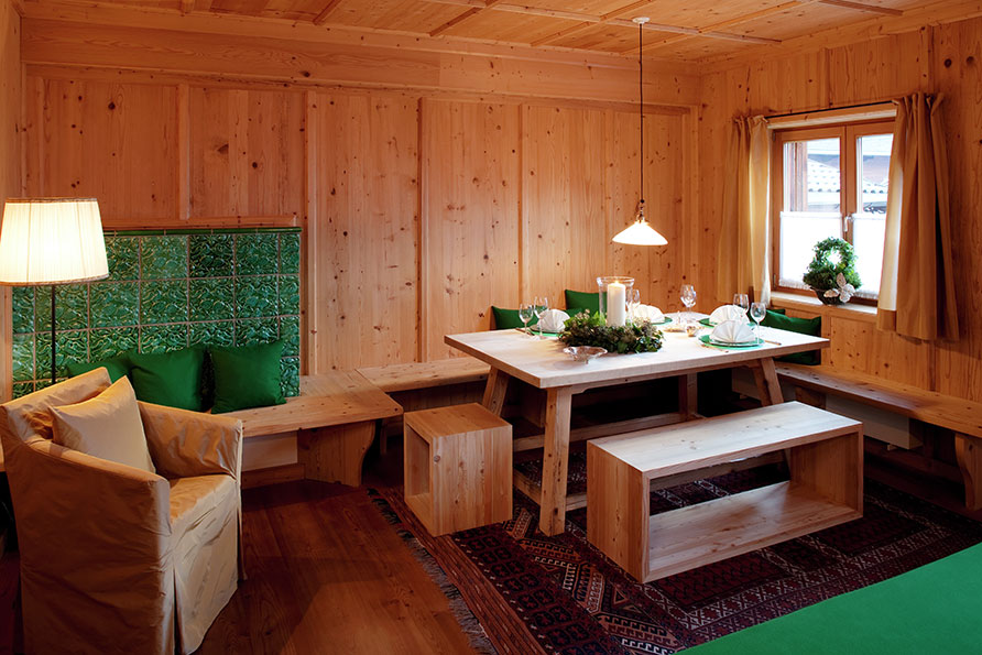 Brizerhaus boerderij woonkamer 2 Tirol Oostenrijk wintersport Belvilla vakantiehuizen