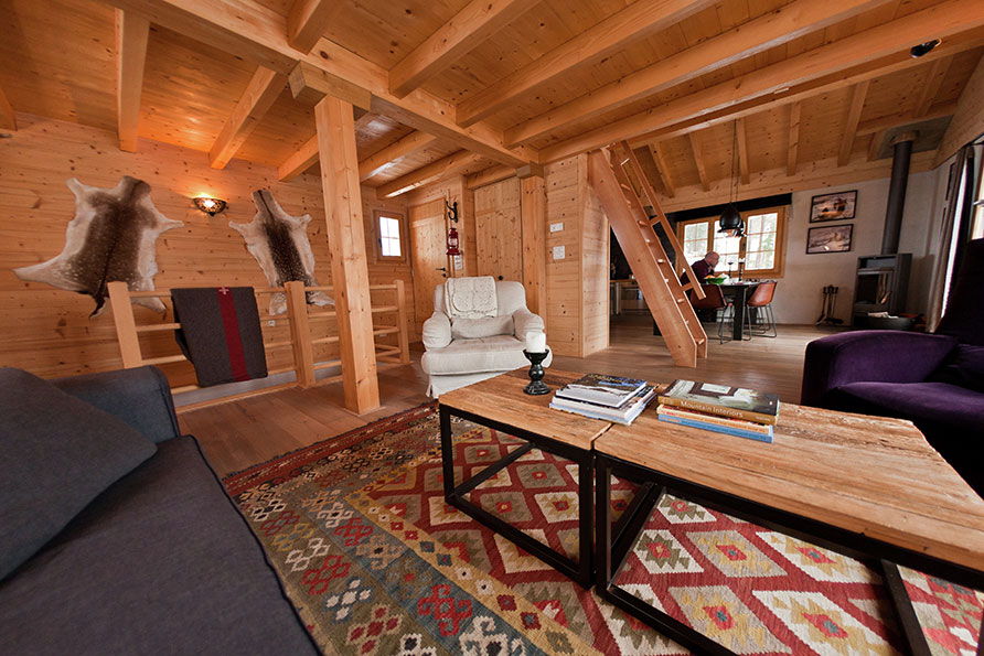 chalet La Tzoumaz woonkamer Wallis Zwitserland wintersport Belvilla vakantiehuizen