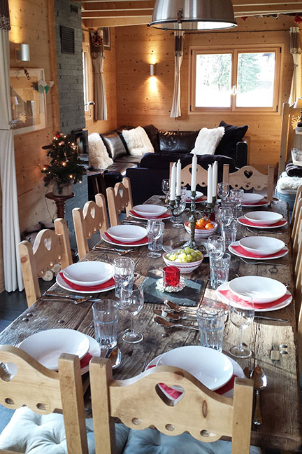 chalet Le Chinaillon eettafel Frankrijk wintersport Belvilla vakantiehuizen
