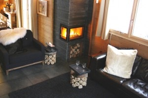 chalet Le Chinaillon zithoek haard Frankrijk wintersport Belvilla vakantiehuizen