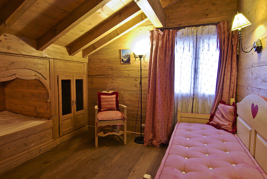 chalet slaapkamer bedstee Chamonix Frankrijk wintersport Belvilla vakantiehuizen
