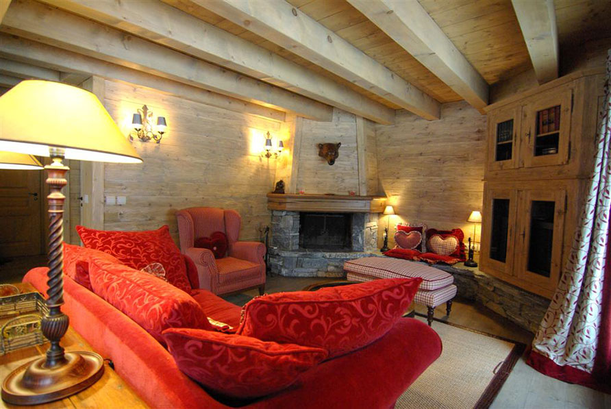chalet woonkamer open haard Chamonix Frankrijk wintersport Belvilla vakantiehuizen