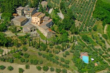 In het nieuwe Italiaanse aanbod veel huizen op een agriturismo in sterk groeiend Toscane en Umbrië