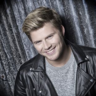 Kidsidool Tim Douwsma presenteert de awardshow